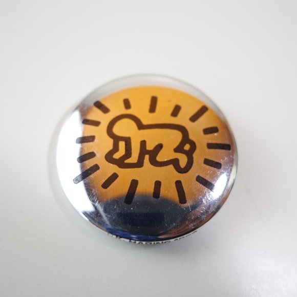 Vintage 1988 Keith Haring Radiant Baby Pop Art Reflective Silver Pin-Back Button - Picture 2 of 4